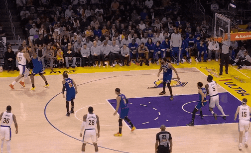 湖人防守制胜力克尼克斯 卢卡神勇砍35分助球队