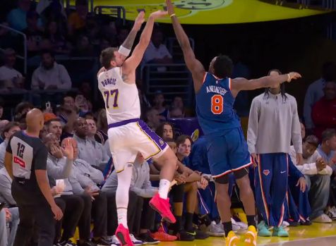 湖人防守制胜力克尼克斯 卢卡神勇砍35分助球队