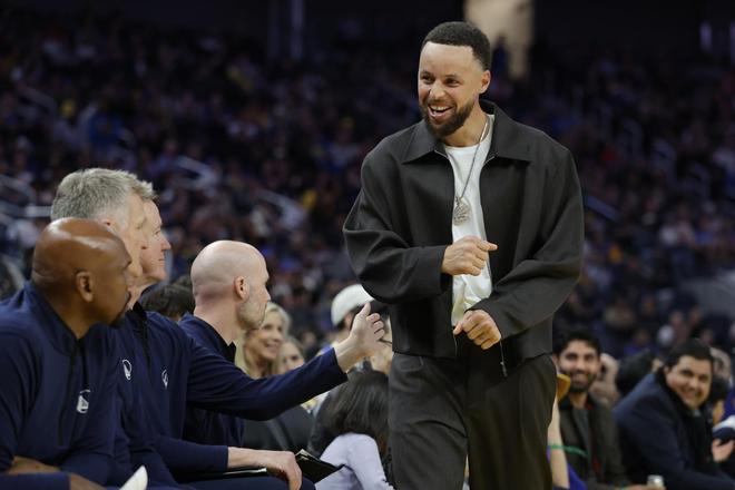 火箭VS勇士终极对决：库里复出冲击季后赛，两队