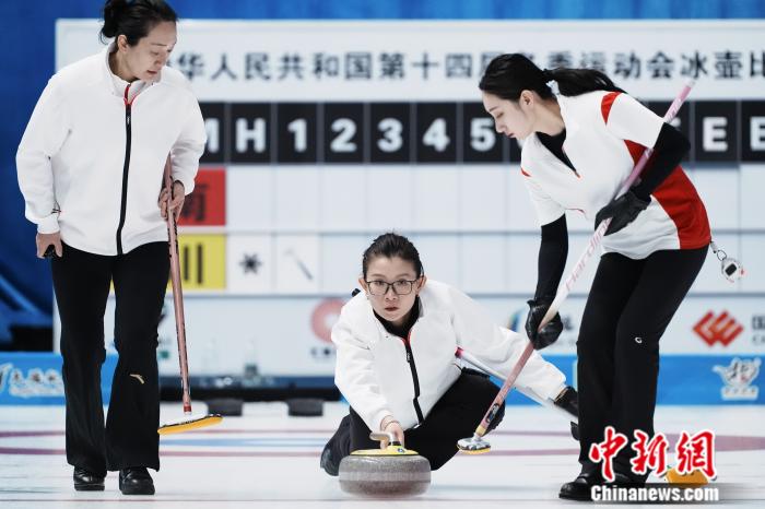 第四轮冰壶女子循环赛：王冰玉领衔四川队取首