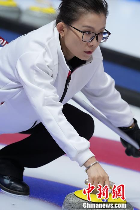 第四轮冰壶女子循环赛：王冰玉领衔四川队取首