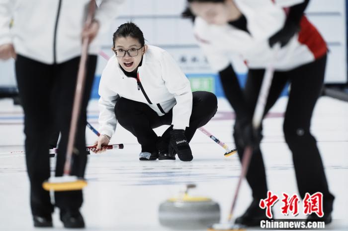 第四轮冰壶女子循环赛：王冰玉领衔四川队取首