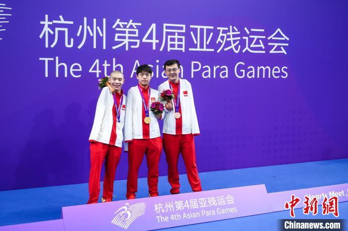 郭金城：失去双臂却在水中长出翅膀，走向中国