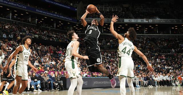 布鲁克林篮网力克雄鹿获两连胜 利德尔萨拉夫联