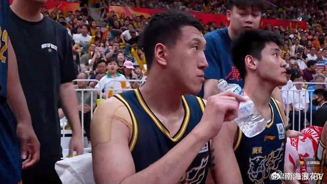 广东队领先19分遭逆转排名滑落球迷怒斥杜锋下课
