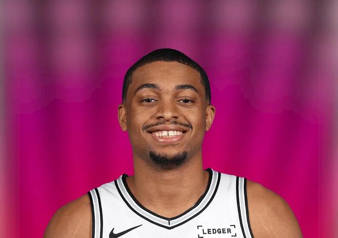 马刺传奇教练波波维奇将球星从首发调至替补引