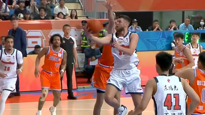 福建逆转广东送对手三连败 上海23连胜锁定第三