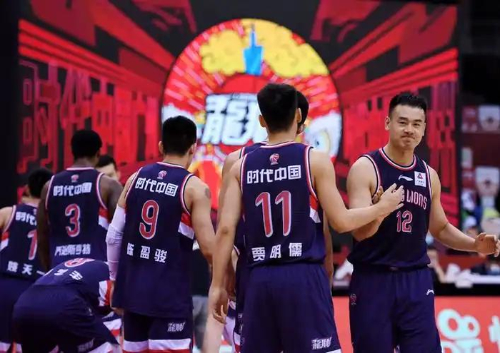 广东男篮主场惨败广州队 季后赛首战失利暴露阵